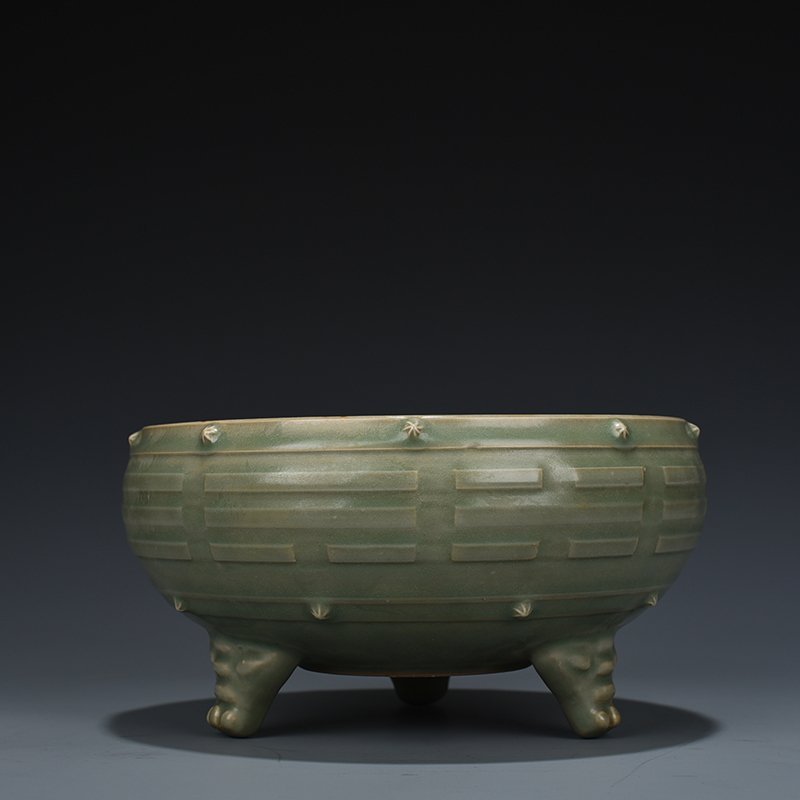 Song Dynasty Longquan kiln pink celadon glaze carved Bagua furnace