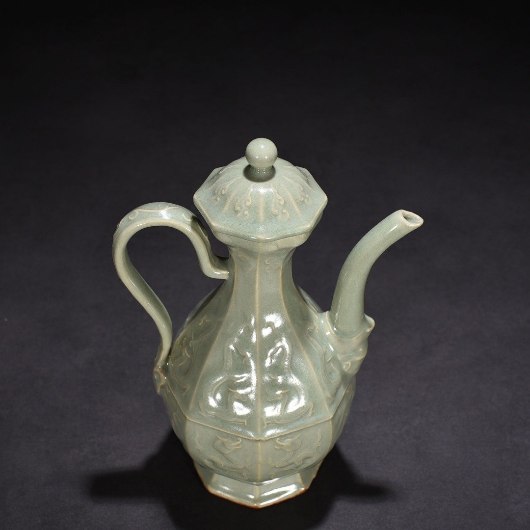Song Dynasty Longquan kiln pink celadon glaze carved chilong pattern eight-sided ewer