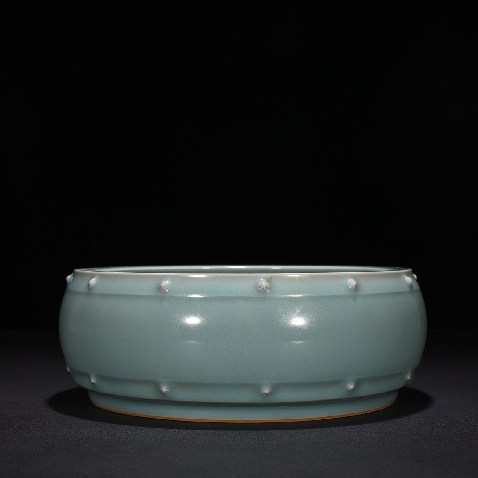 Song Dynasty Longquan kiln pink celadon glaze drum nail wash imperial inscription