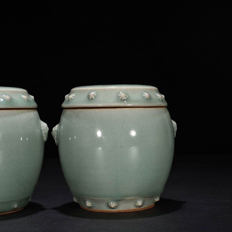Song Dynasty Longquan kiln pink celadon glaze drum nail lid jar