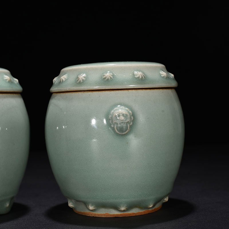 Song Dynasty Longquan kiln pink celadon glaze drum nail lid jar