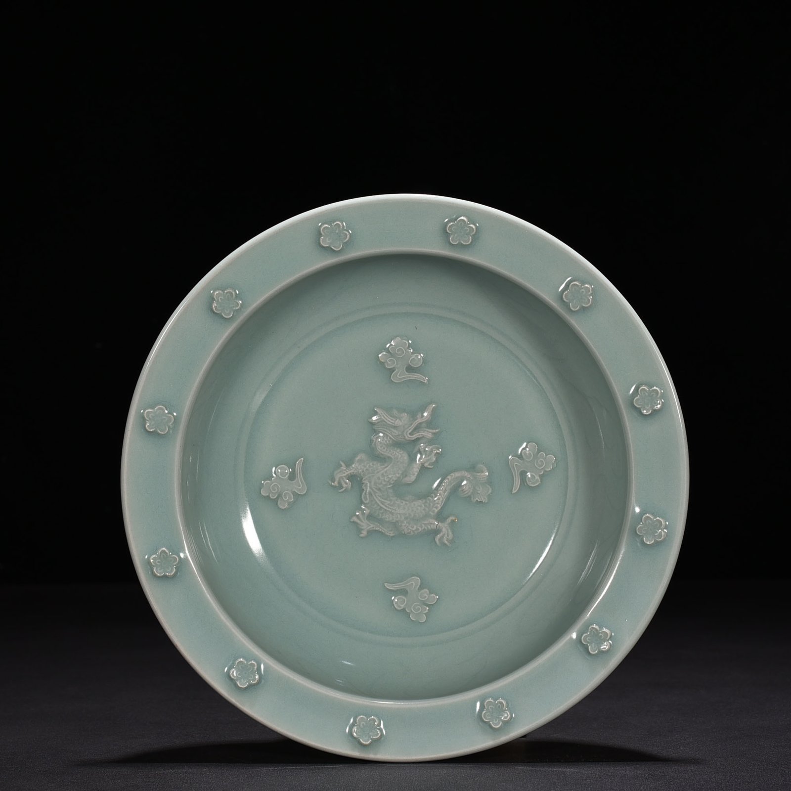 Song Dynasty Longquan kiln pink celadon glaze dragon pattern folding edge plate