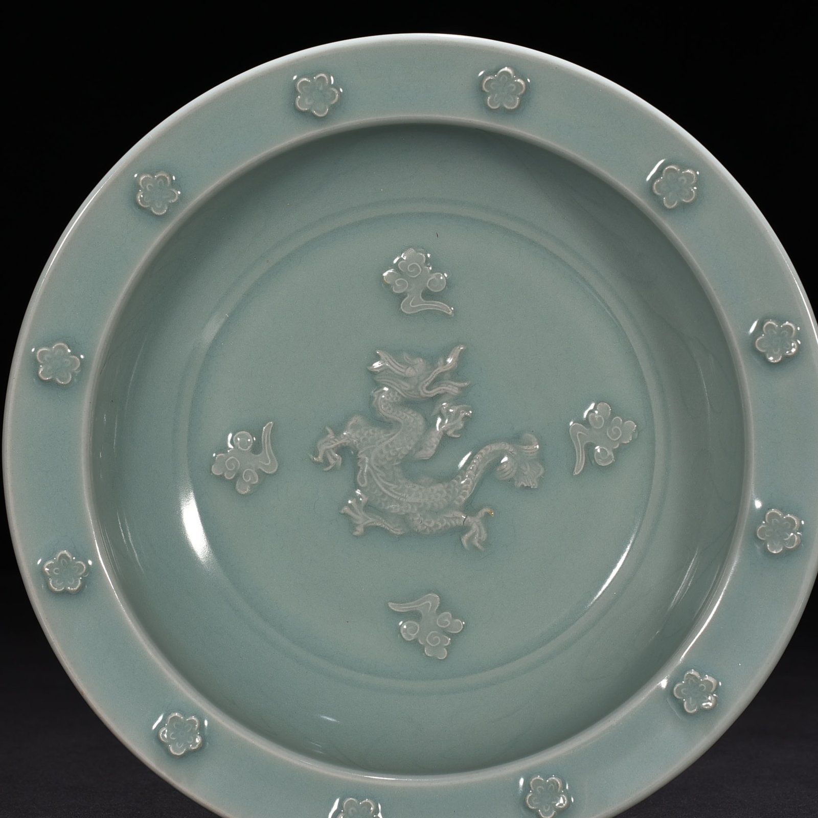 Song Dynasty Longquan kiln pink celadon glaze dragon pattern folding edge plate