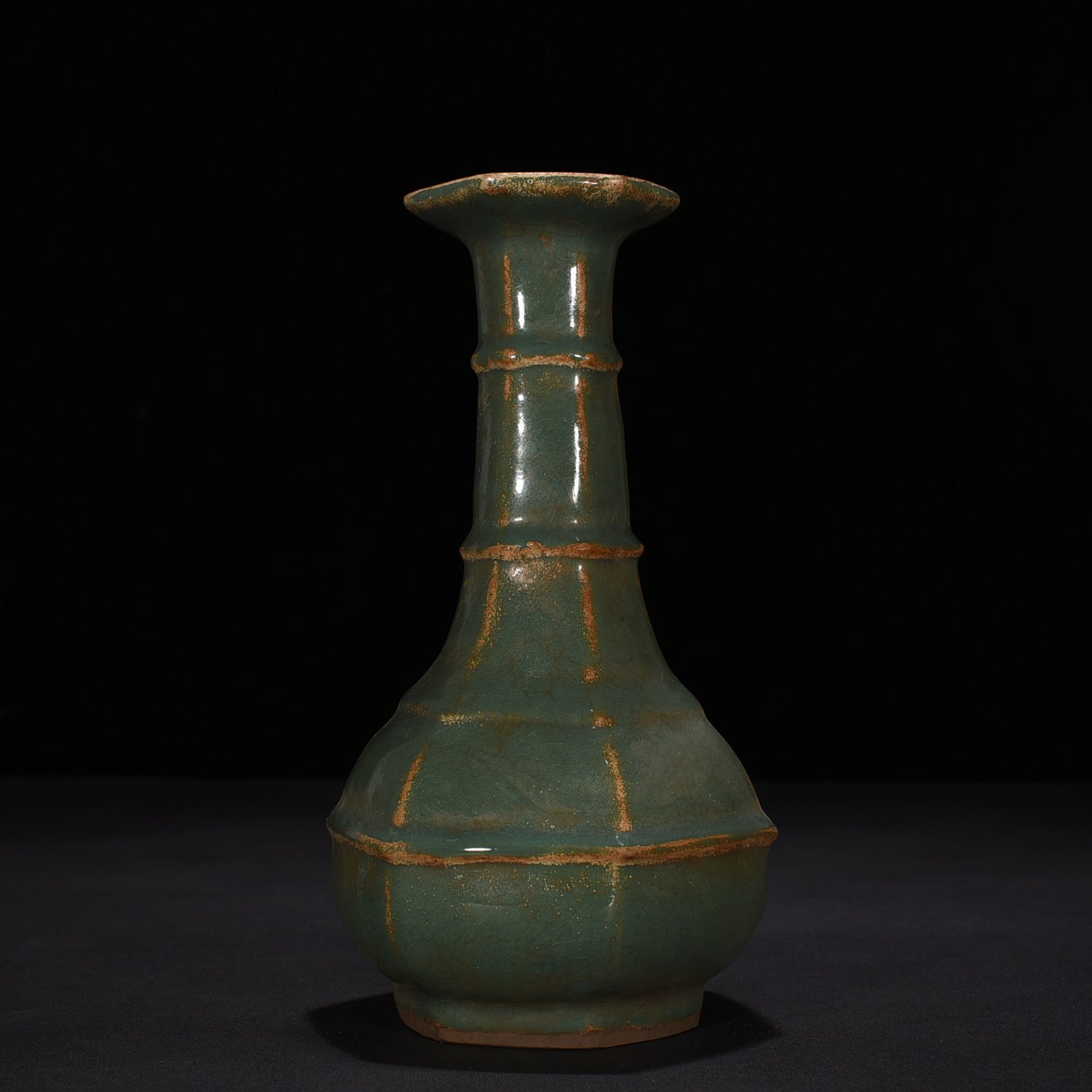 Song Dynasty  Longquan kiln bean green glaze hexagonal plate mouth vase