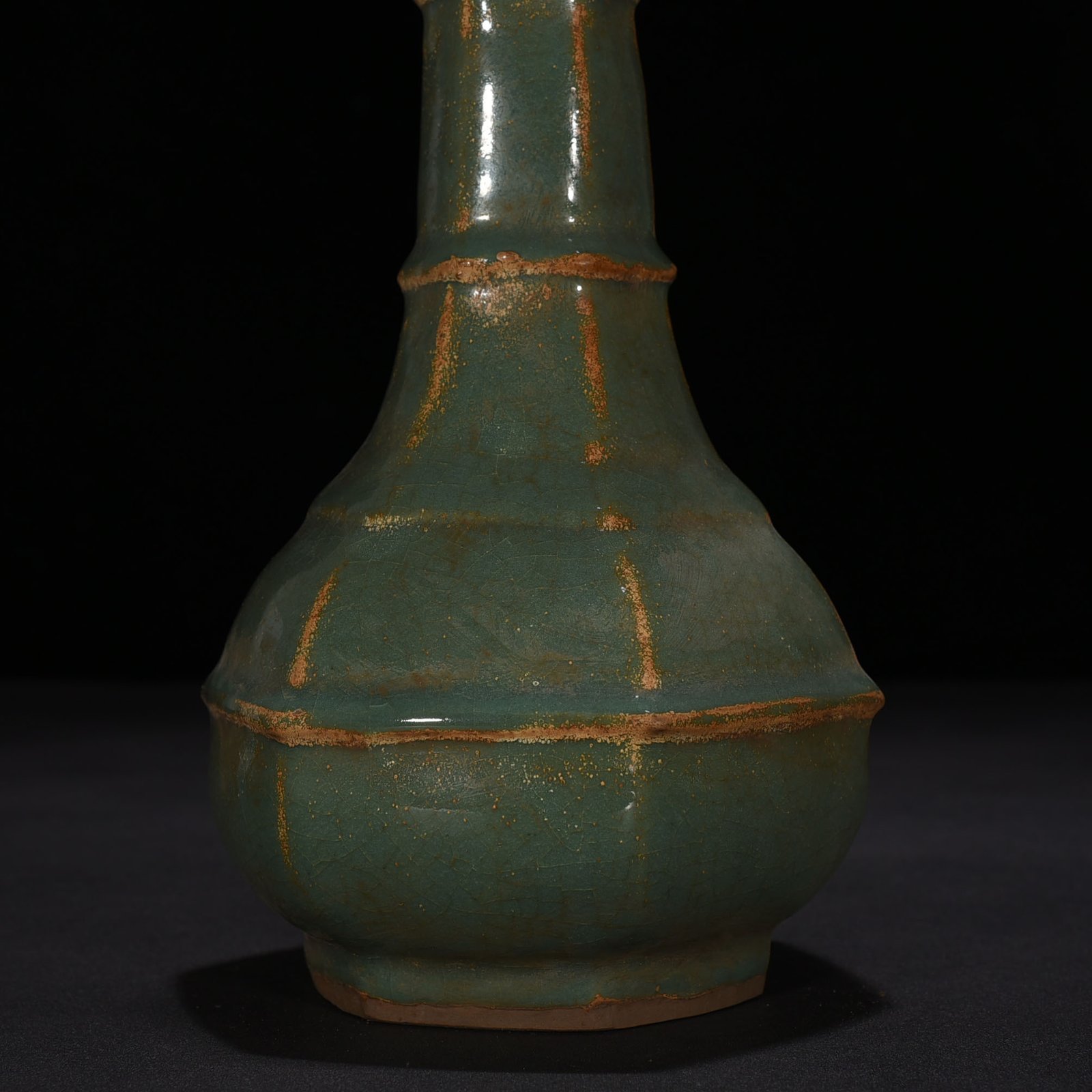 Song Dynasty  Longquan kiln bean green glaze hexagonal plate mouth vase