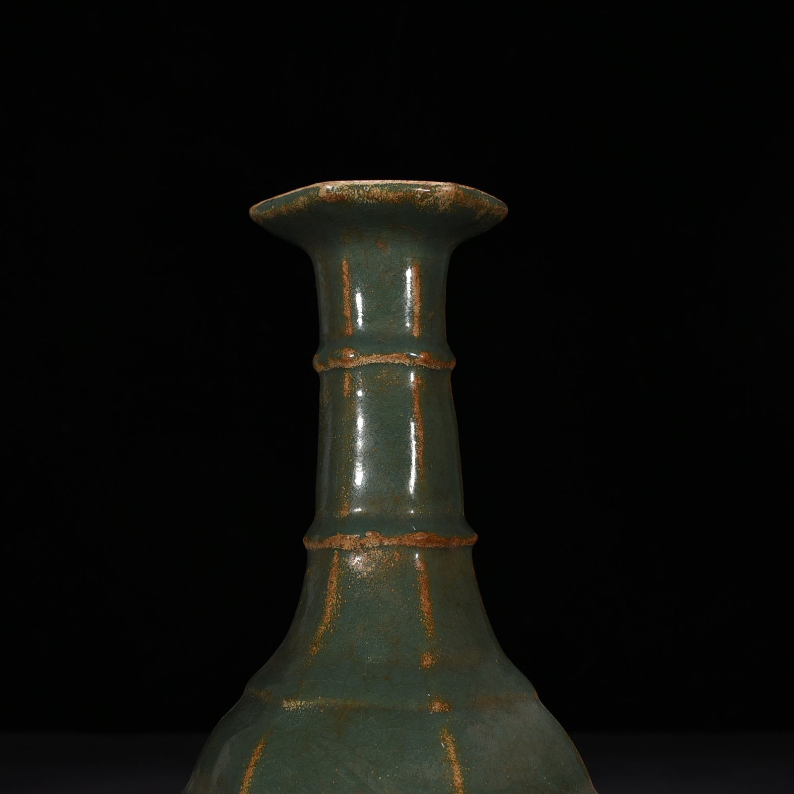 Song Dynasty  Longquan kiln bean green glaze hexagonal plate mouth vase