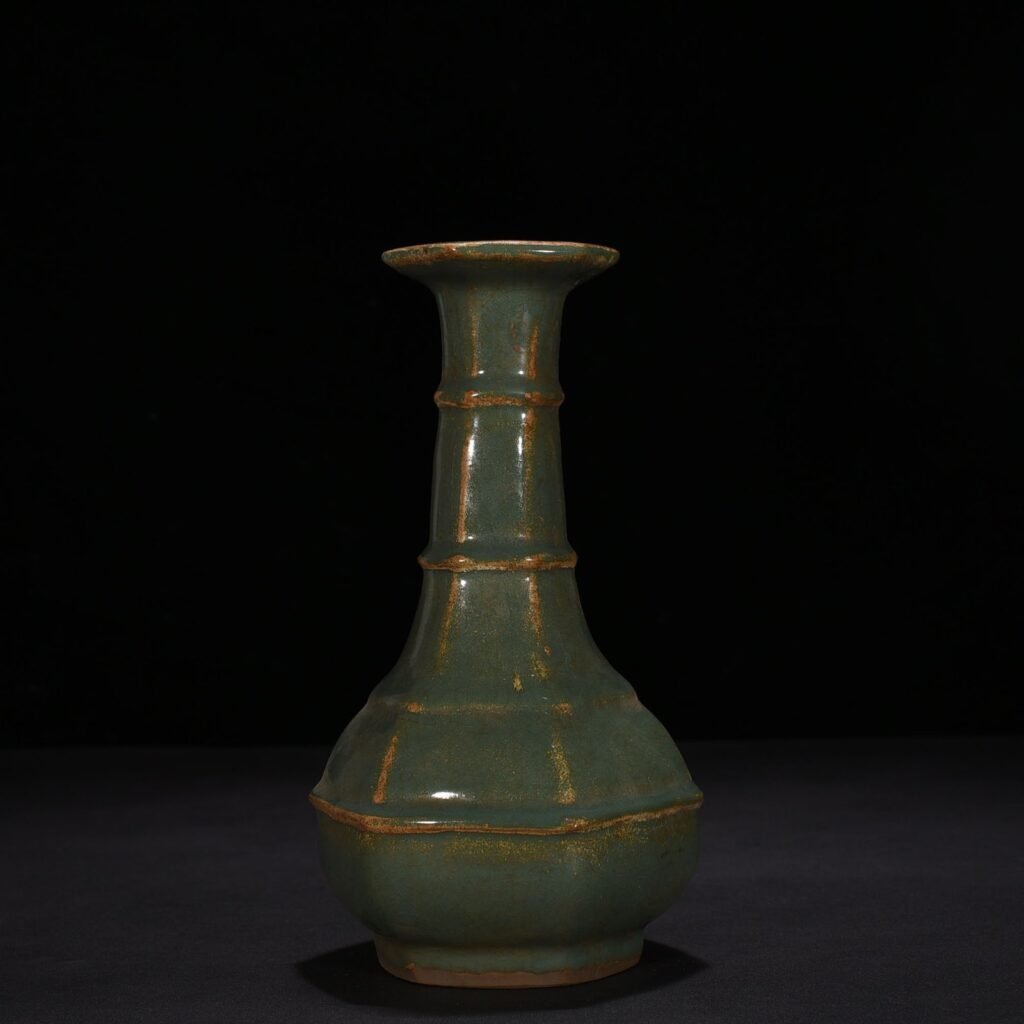 Song Dynasty  Longquan kiln bean green glaze hexagonal plate mouth vase