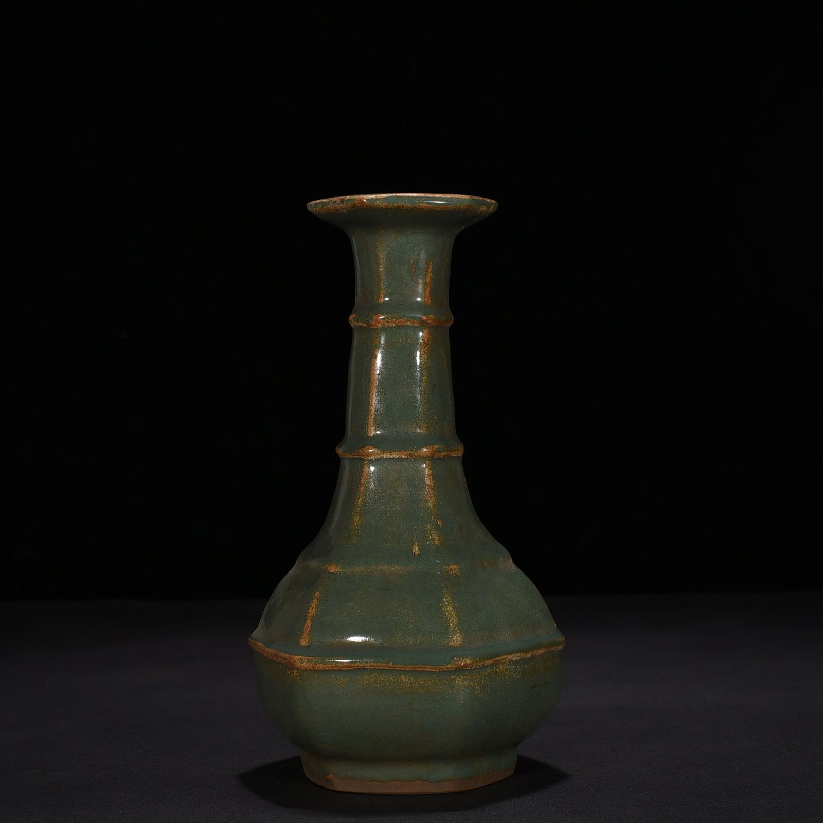 Song Dynasty  Longquan kiln bean green glaze hexagonal plate mouth vase