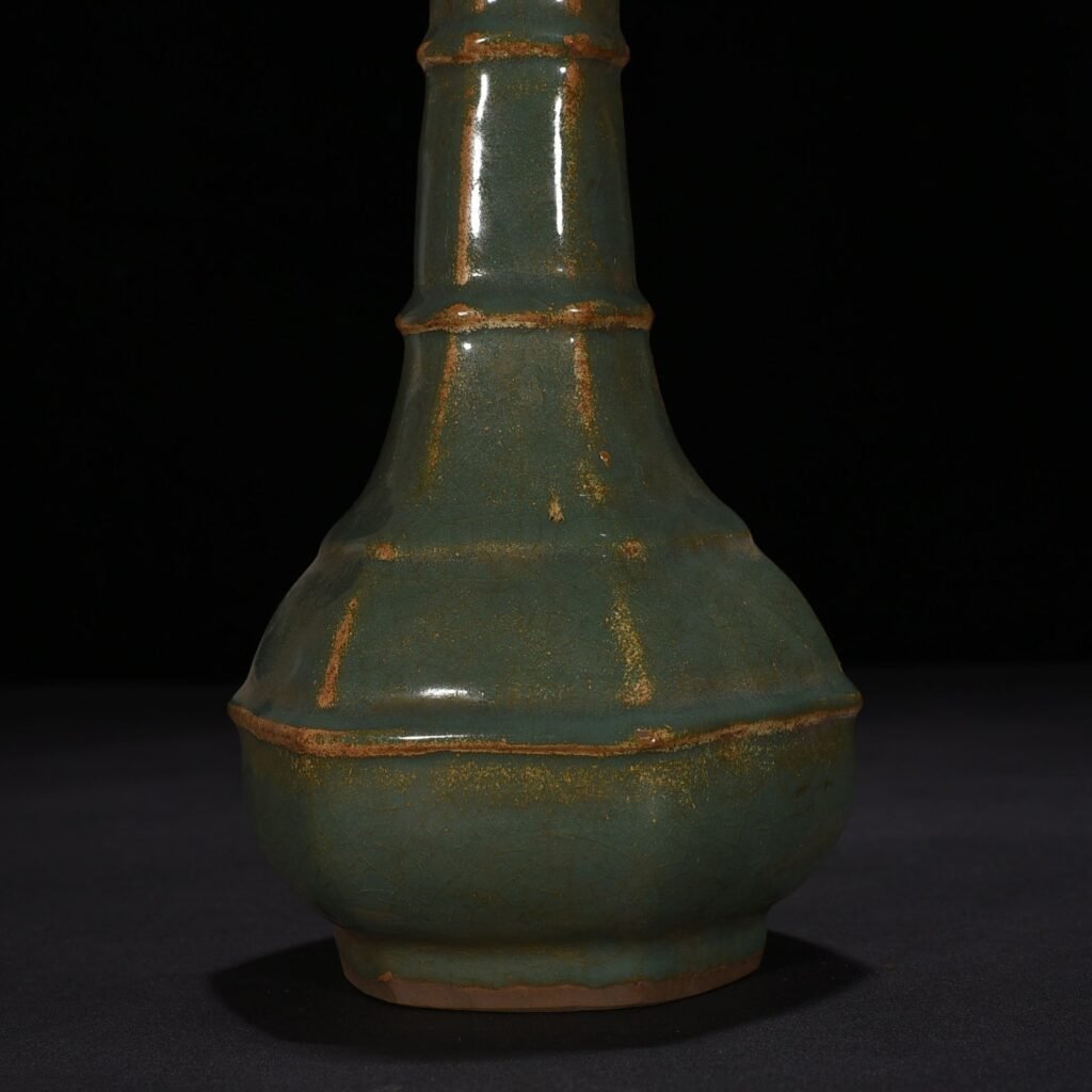 Song Dynasty  Longquan kiln bean green glaze hexagonal plate mouth vase