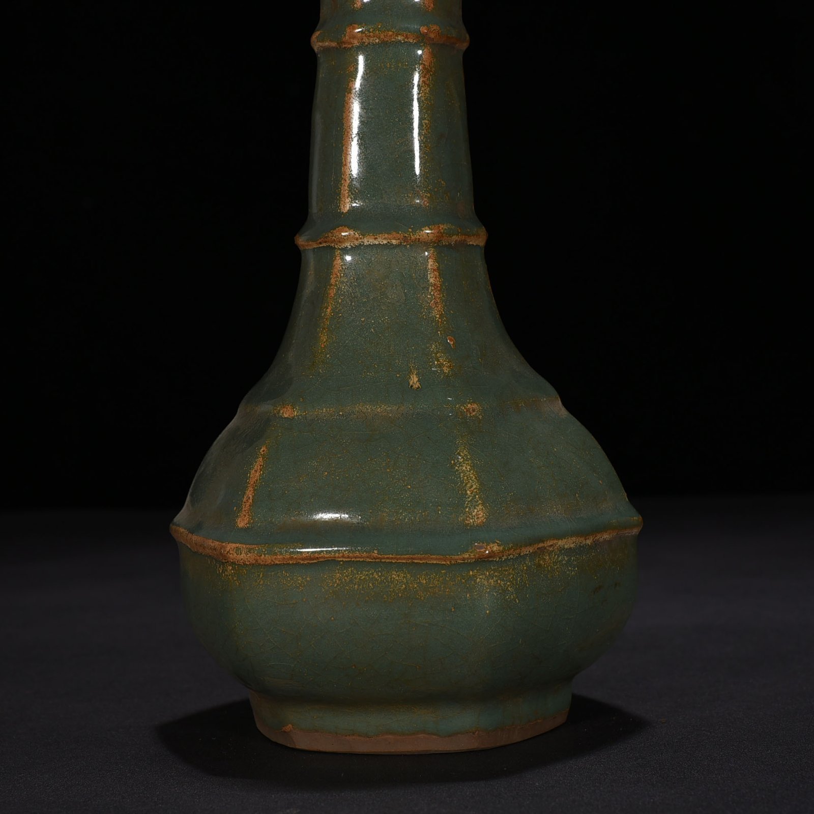 Song Dynasty  Longquan kiln bean green glaze hexagonal plate mouth vase