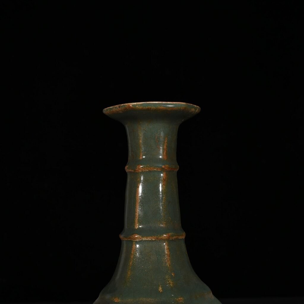 Song Dynasty  Longquan kiln bean green glaze hexagonal plate mouth vase