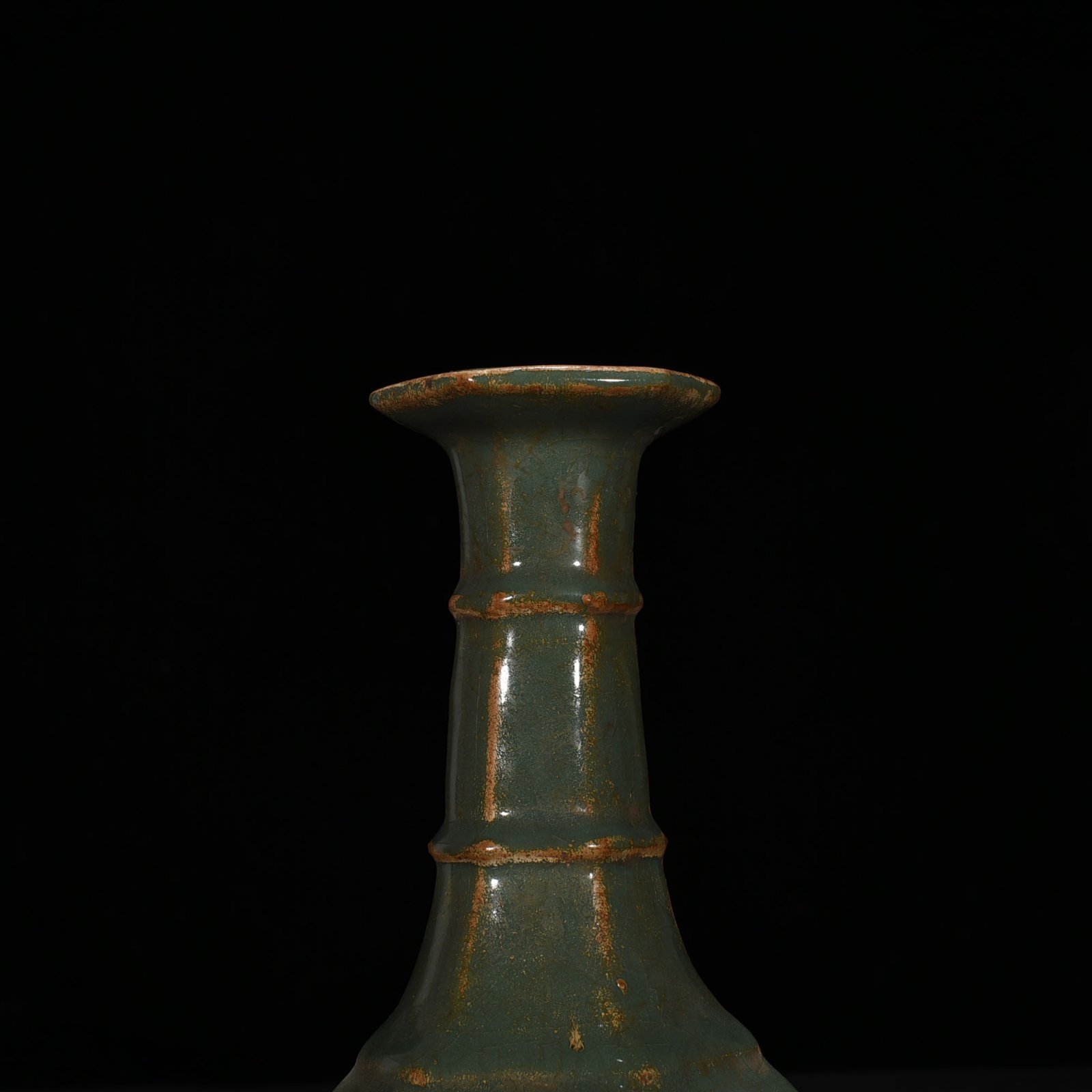 Song Dynasty  Longquan kiln bean green glaze hexagonal plate mouth vase