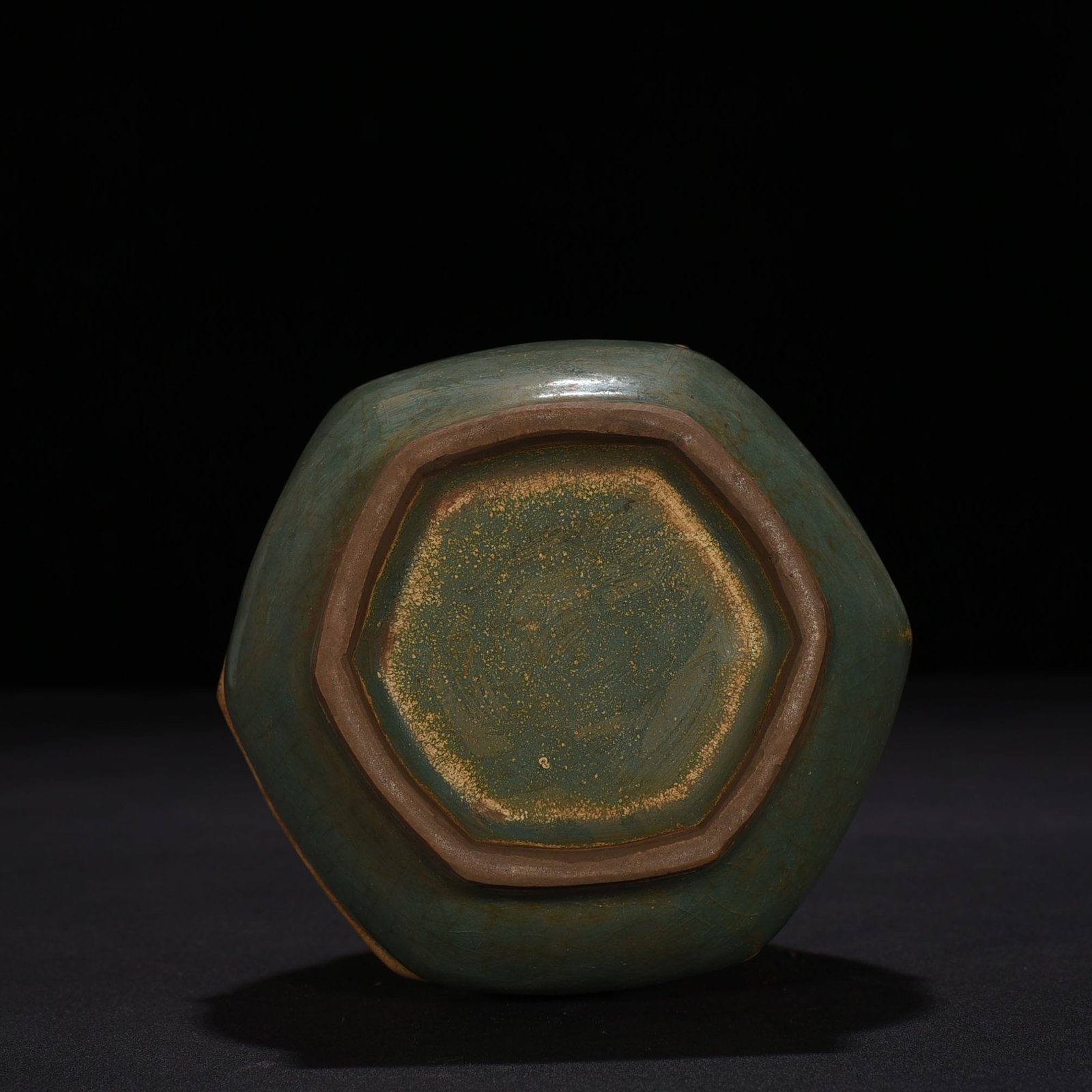 Song Dynasty  Longquan kiln bean green glaze hexagonal plate mouth vase