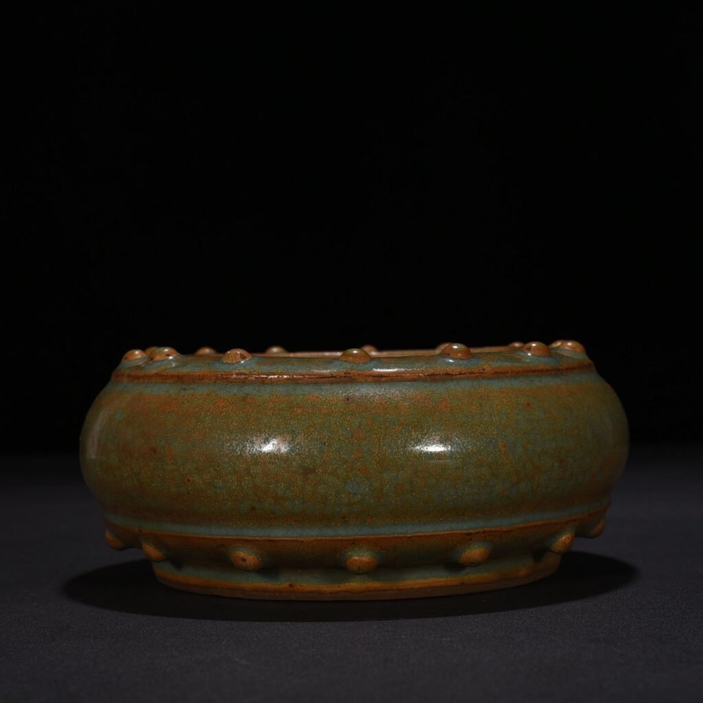 Song Dynasty Longquan kiln bean green glaze drum nail wash