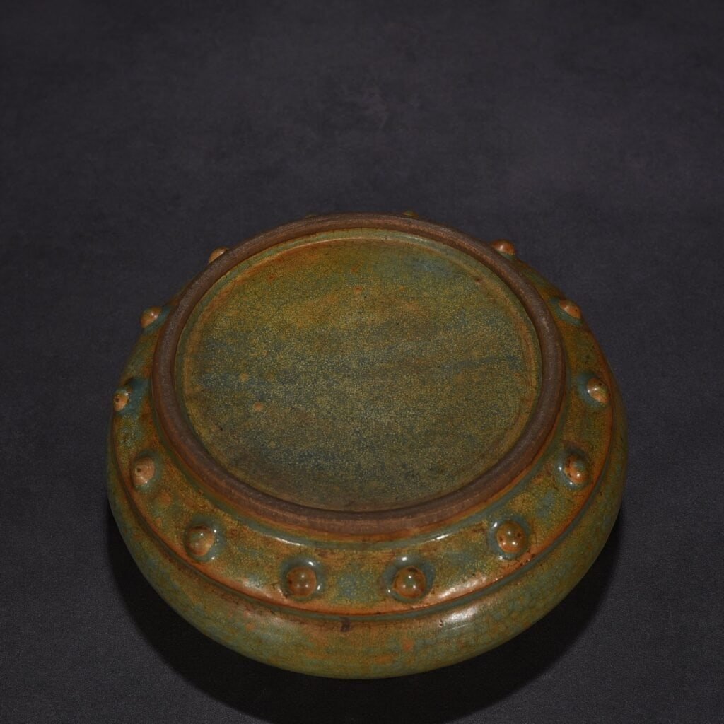 Song Dynasty Longquan kiln bean green glaze drum nail wash