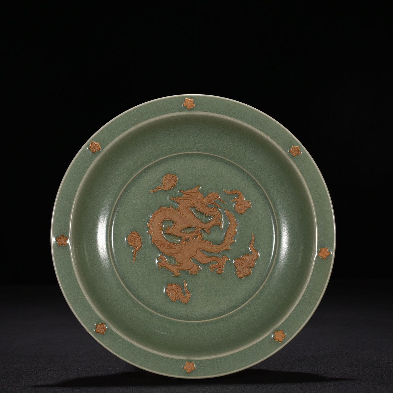 Song Dynasty Longquan kiln carved dragon pattern plate with imperial inscription