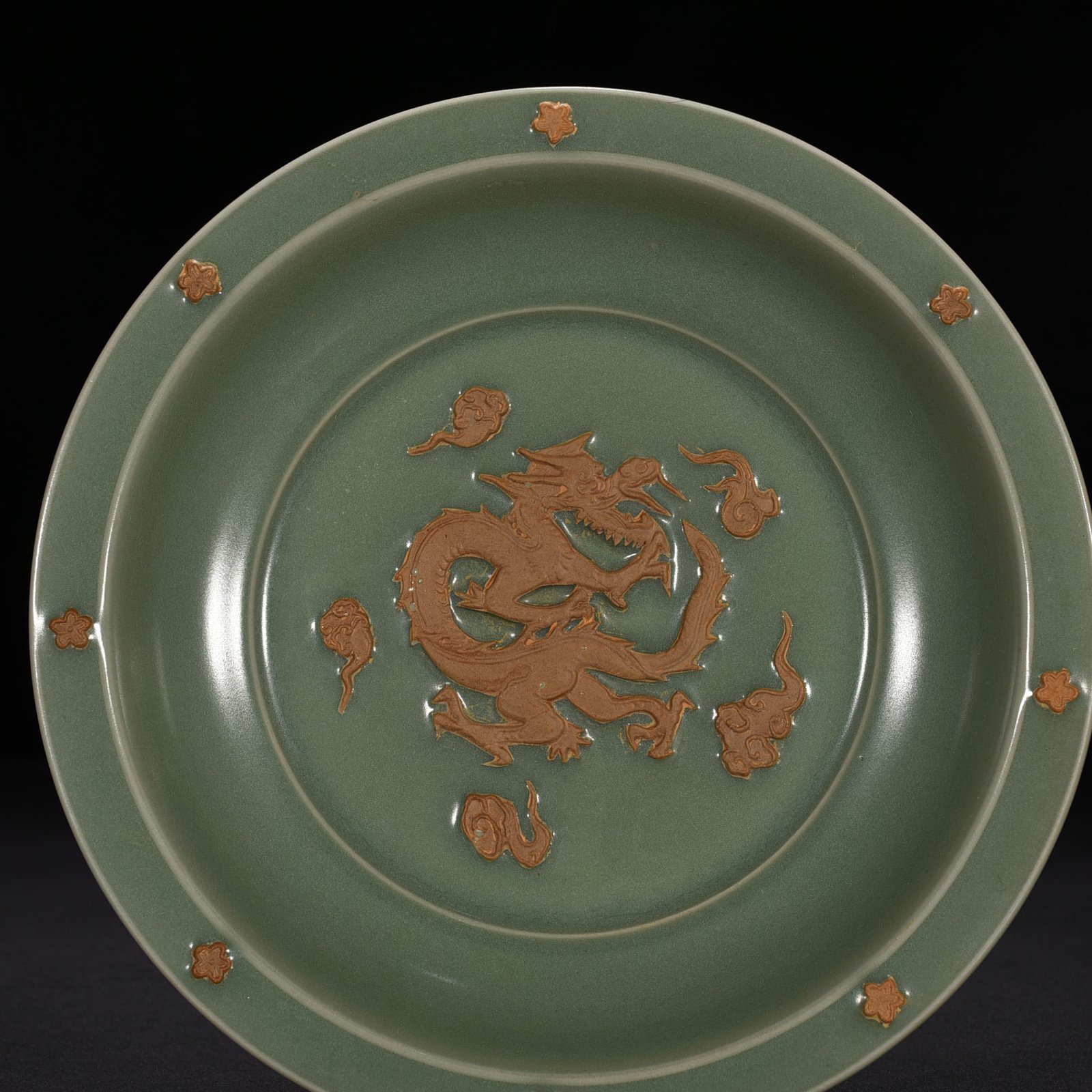 Song Dynasty Longquan kiln carved dragon pattern plate with imperial inscription