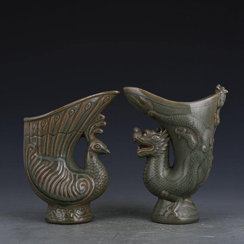 Song Dynasty Longquan Kiln of  Dragon and Phoenix Jue Cup