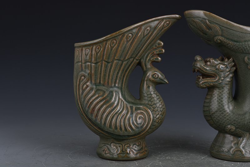 Song Dynasty Longquan Kiln of  Dragon and Phoenix Jue Cup