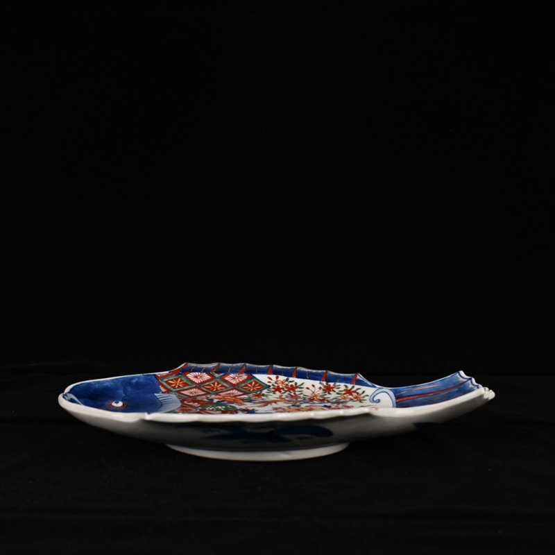 Qing Dynasty Qianlong five-color gold-painted floral pattern Pisces plate export porcelain