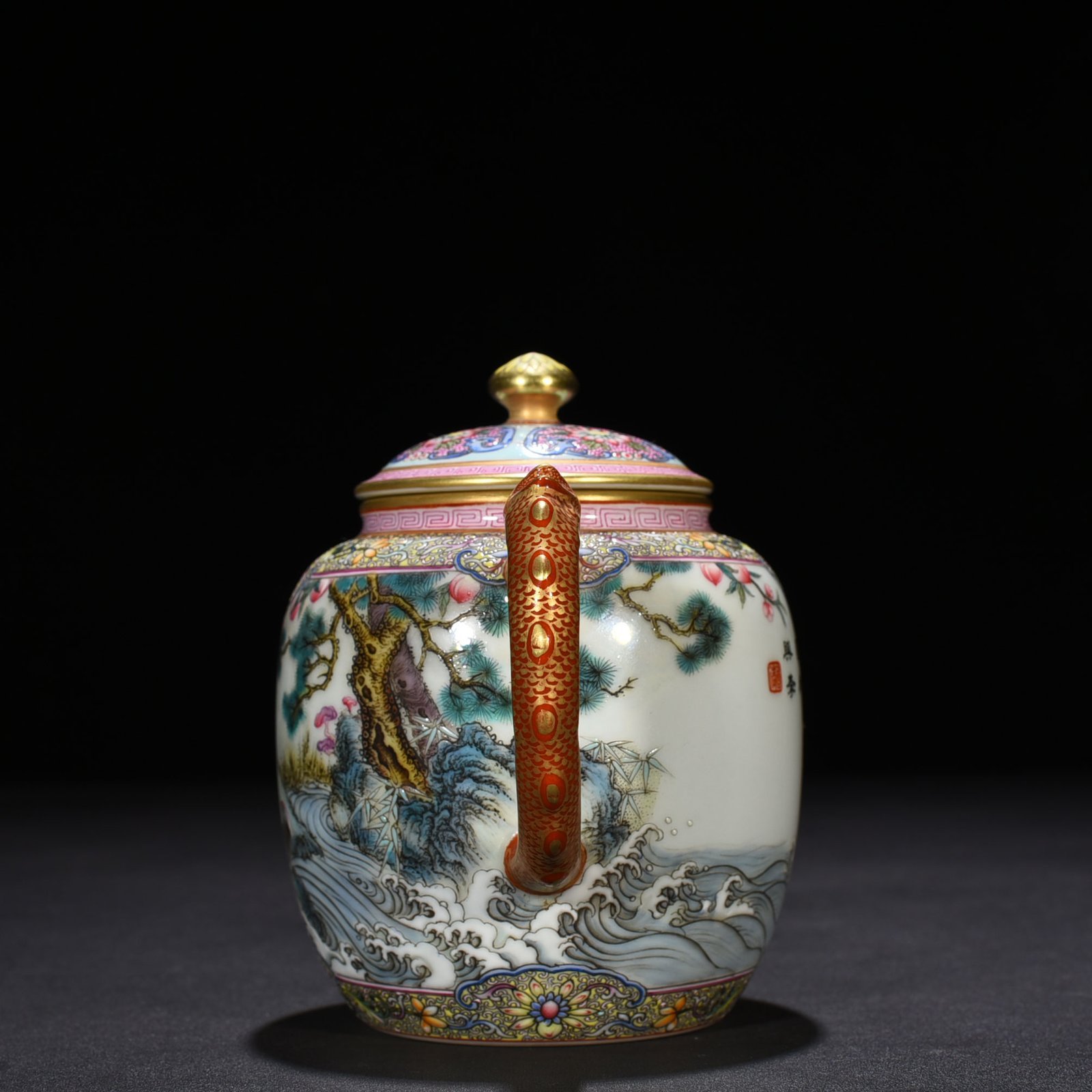 Qing Dynasty Qianlong Gu Yuexuan enamel pot with flower and bird patterns