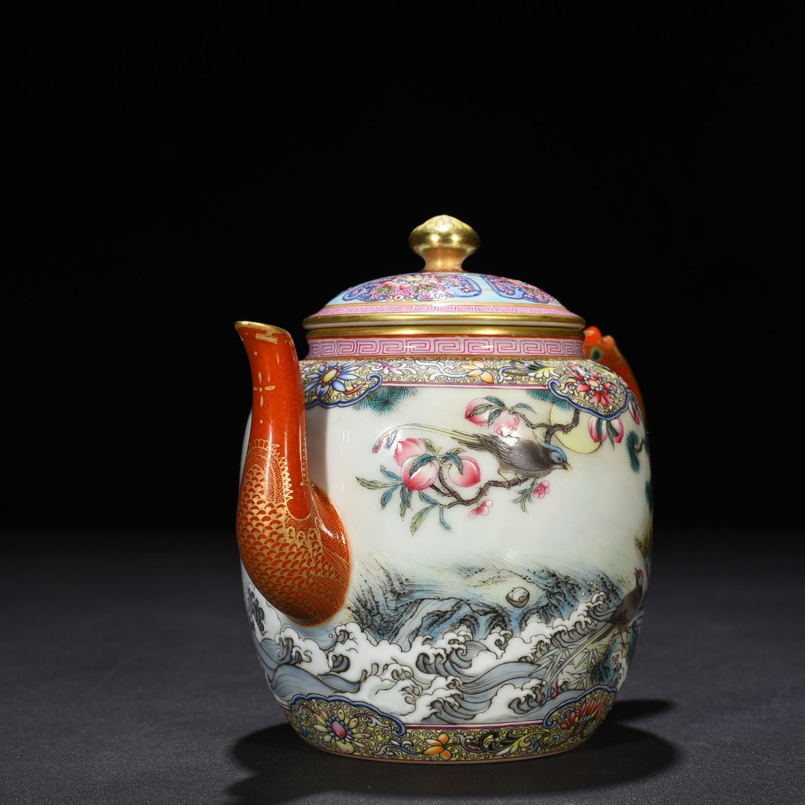 Qing Dynasty Qianlong Gu Yuexuan enamel pot with flower and bird patterns