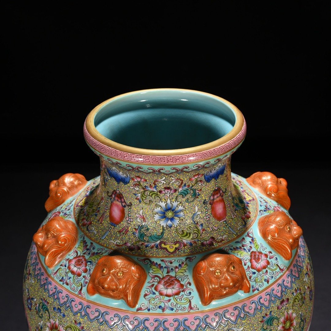 Qing Dynasty Qianlong Gu Yuexuan pastel consecrated Eight Immortals vase