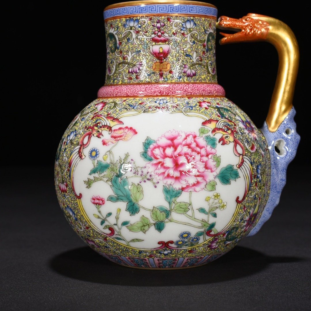 Qing Dynasty Qianlong Gu Yuexuan pastel window flower peony pattern flower water