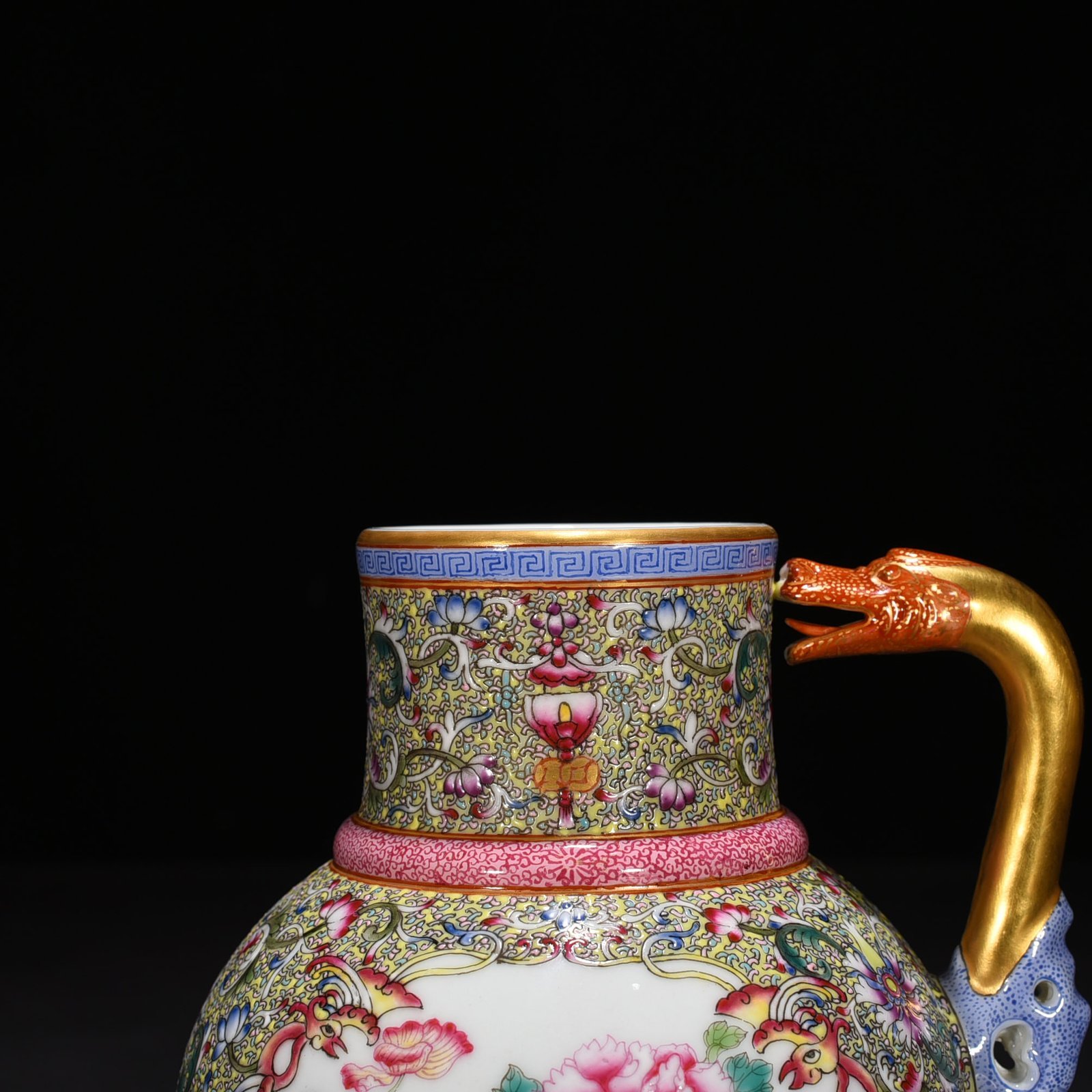 Qing Dynasty Qianlong Gu Yuexuan pastel window flower peony pattern flower water
