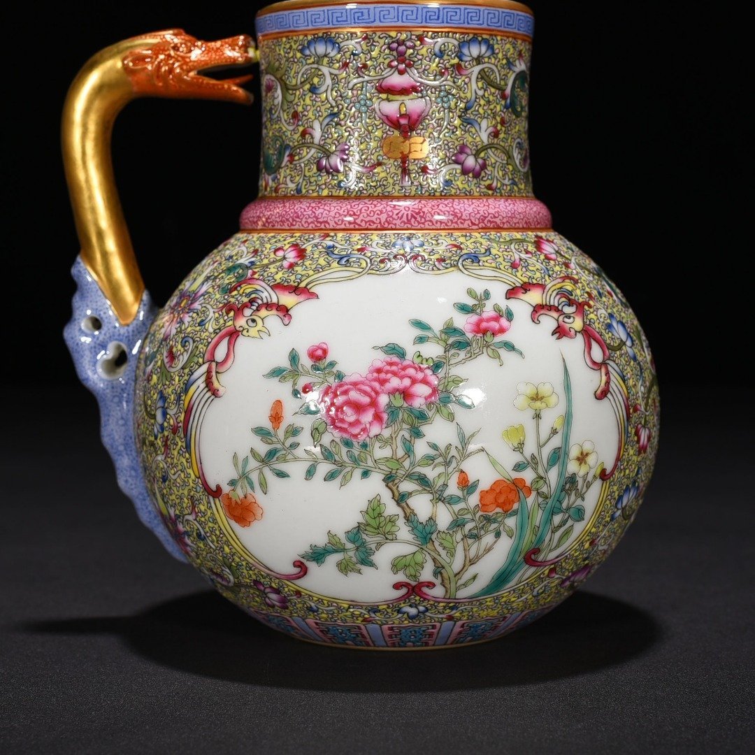 Qing Dynasty Qianlong Gu Yuexuan pastel window flower peony pattern flower water