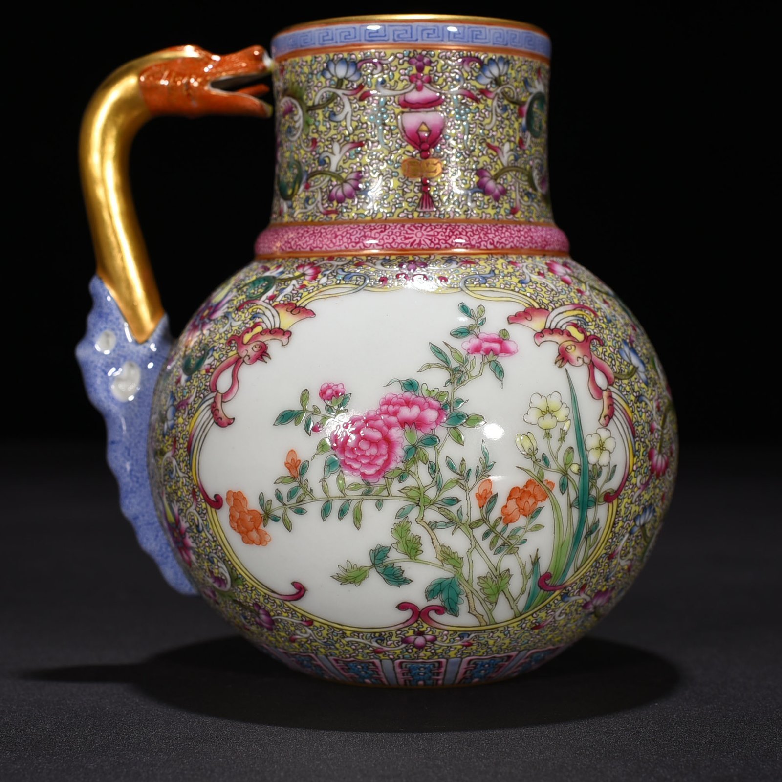 Qing Dynasty Qianlong Gu Yuexuan pastel flower pattern flower water jug