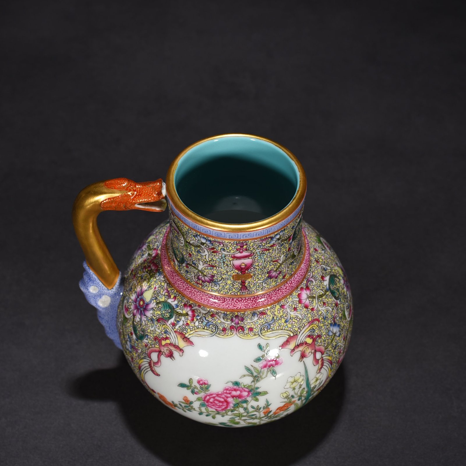 Qing Dynasty Qianlong Gu Yuexuan pastel flower pattern flower water jug