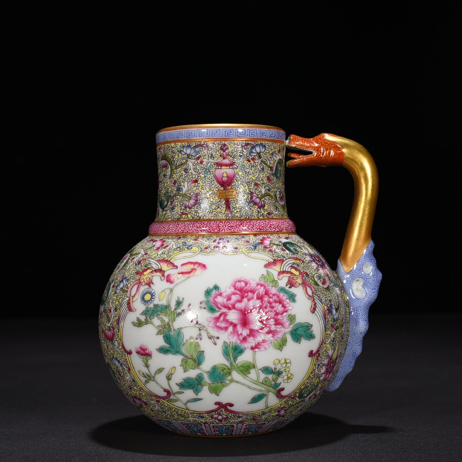 Qing Dynasty Qianlong Gu Yuexuan pastel flower pattern flower water jug