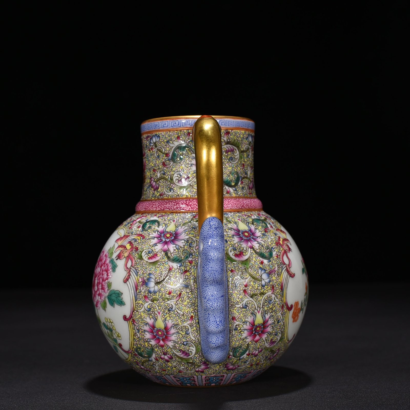 Qing Dynasty Qianlong Gu Yuexuan pastel flower pattern flower water jug