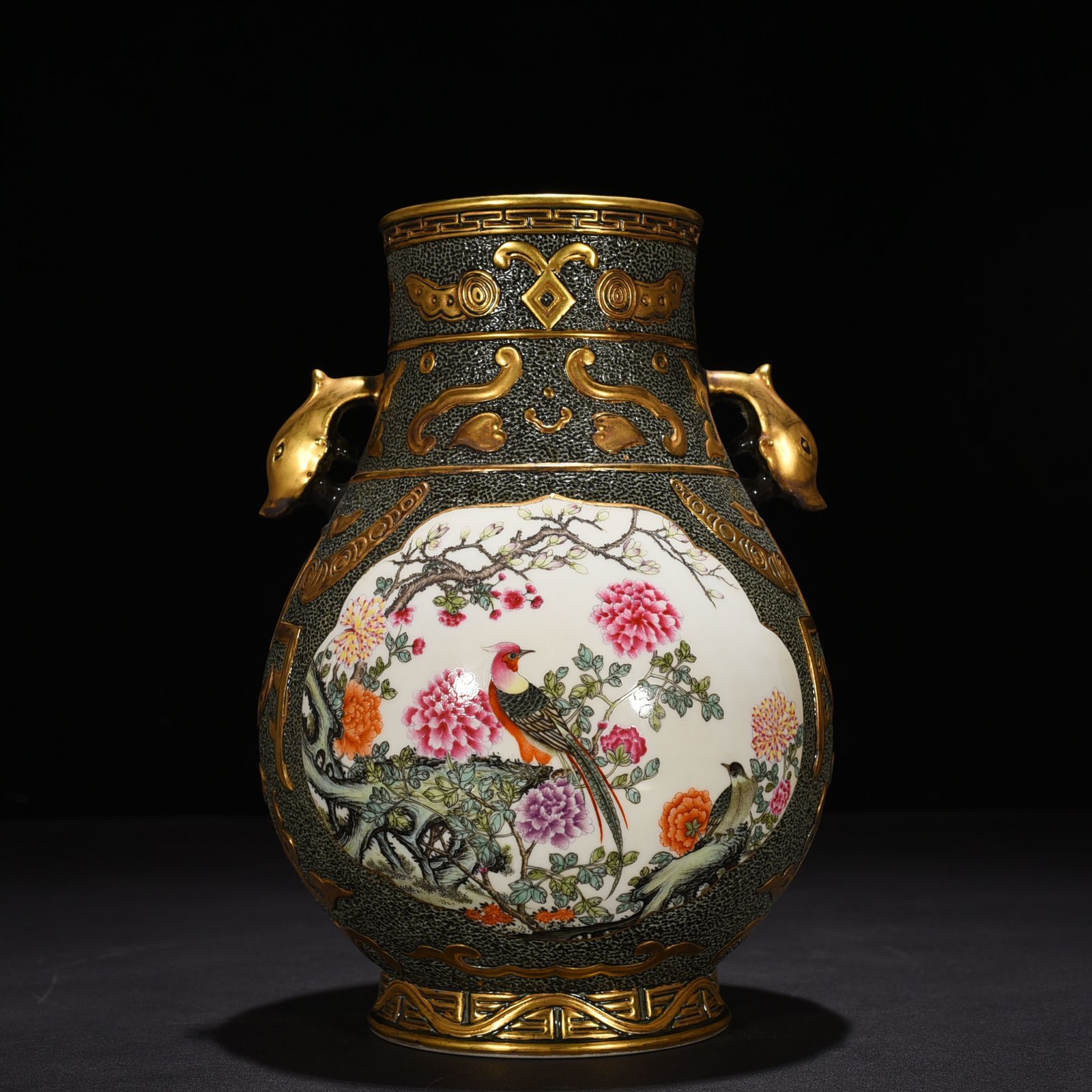 Qing Dynasty Qianlong rose flower and bird pattern double-eared statue