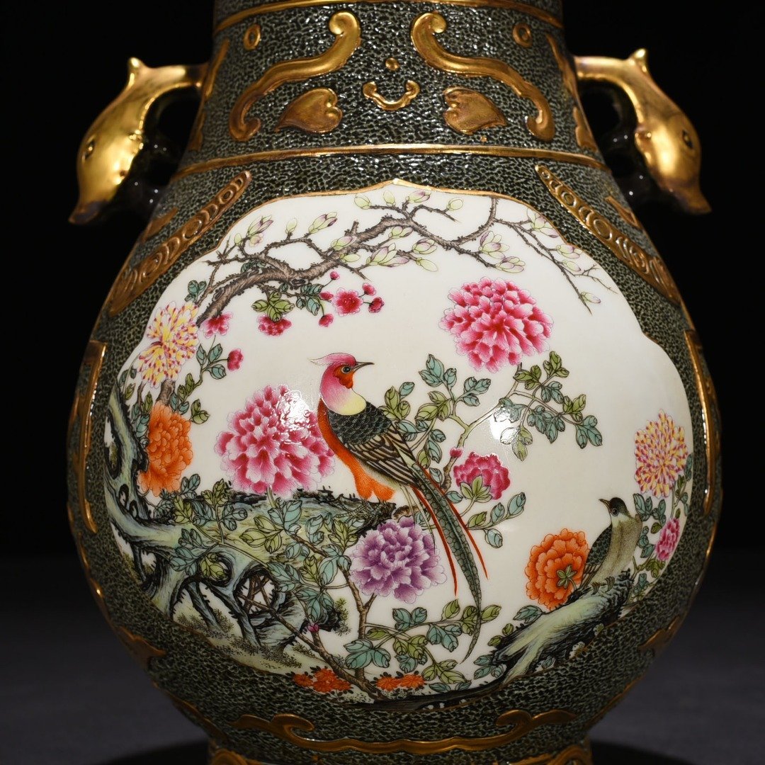 Qing Dynasty Qianlong rose flower and bird pattern double-eared statue