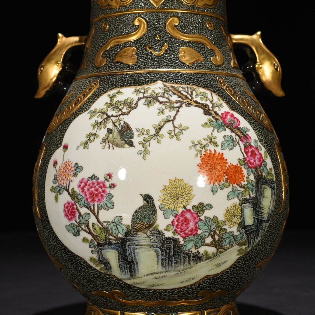 Qing Dynasty Qianlong rose flower and bird pattern double-eared statue