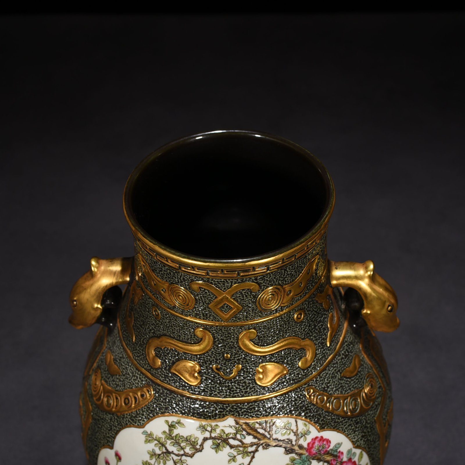 Qing Dynasty Qianlong rose flower and bird pattern double-eared statue