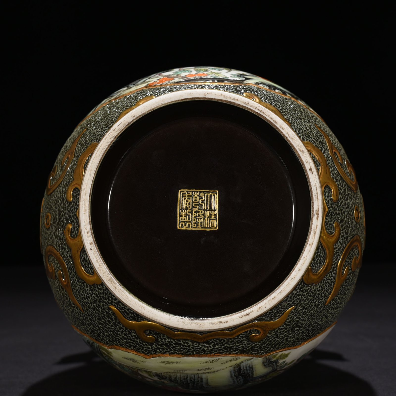 Qing Dynasty Qianlong rose flower and bird pattern double-eared statue