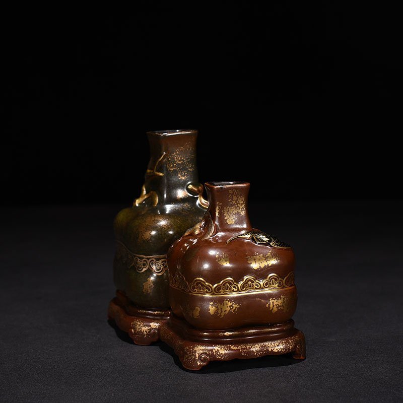 Qing Dynasty Qianlong bronze glaze double bottle