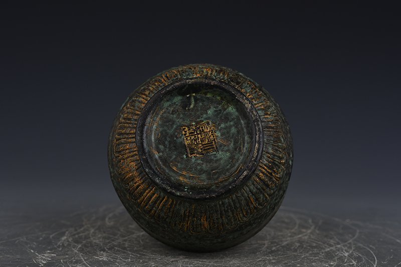 Qing Dynasty Qianlong bronze glaze flower pouring