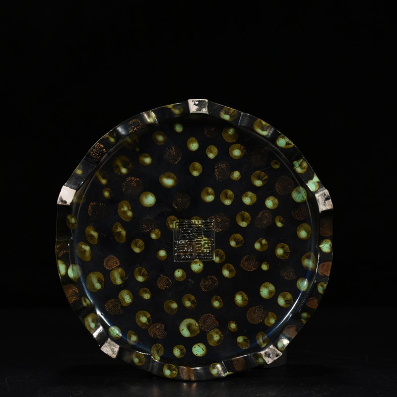 Qing Dynasty Qianlong bronze glaze carved Wufu round wash