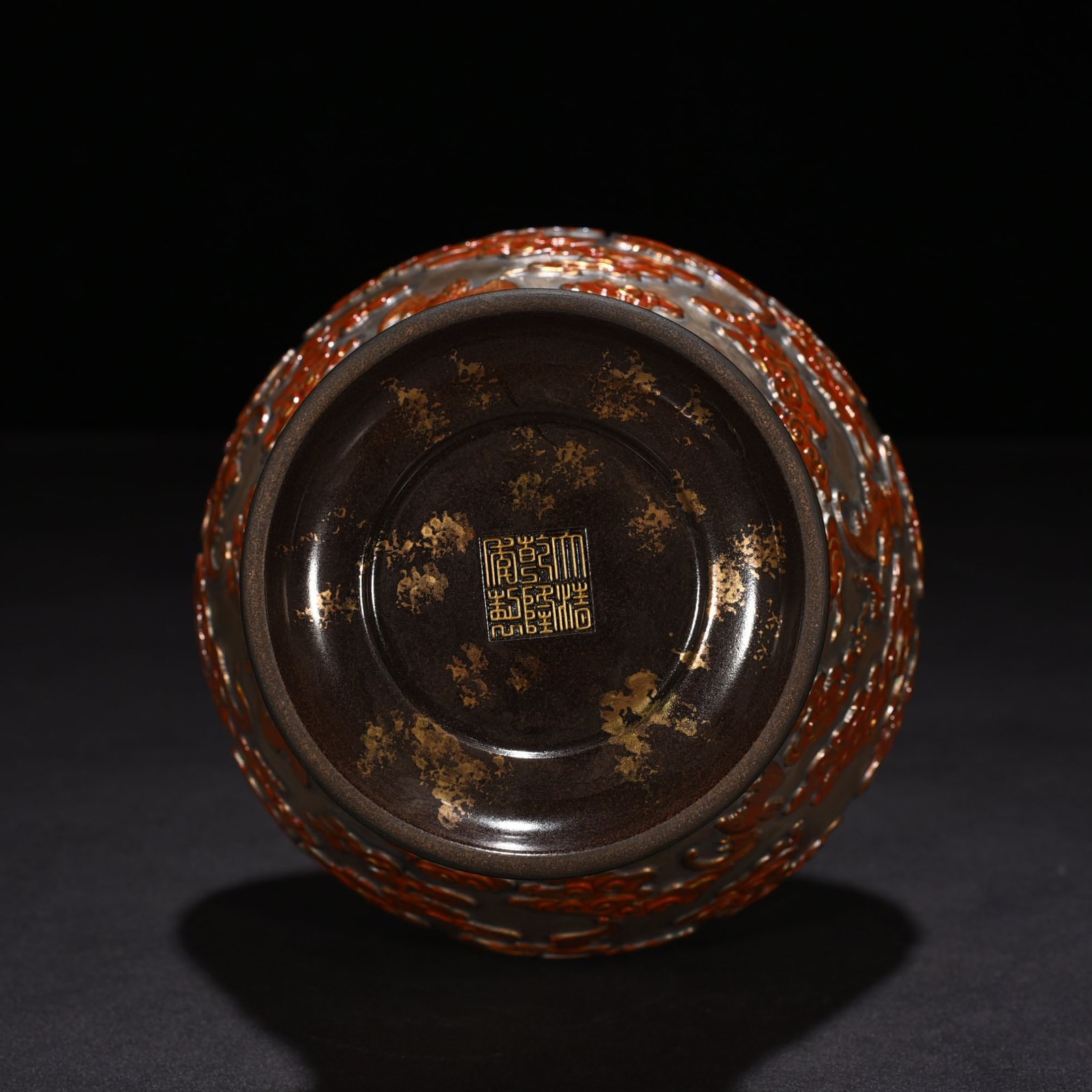 Qing Dynasty Qianlong bronze glaze carved Hong Fuxiang cloud pattern plate mouth vase