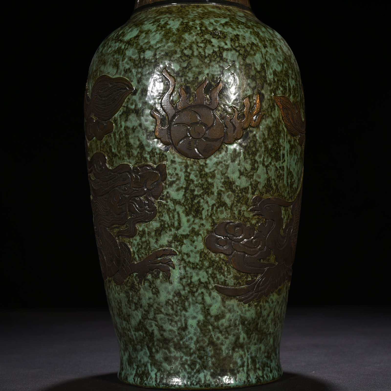 Qing Dynasty Qianlong bronze glaze carved dragon and phoenix pattern vase