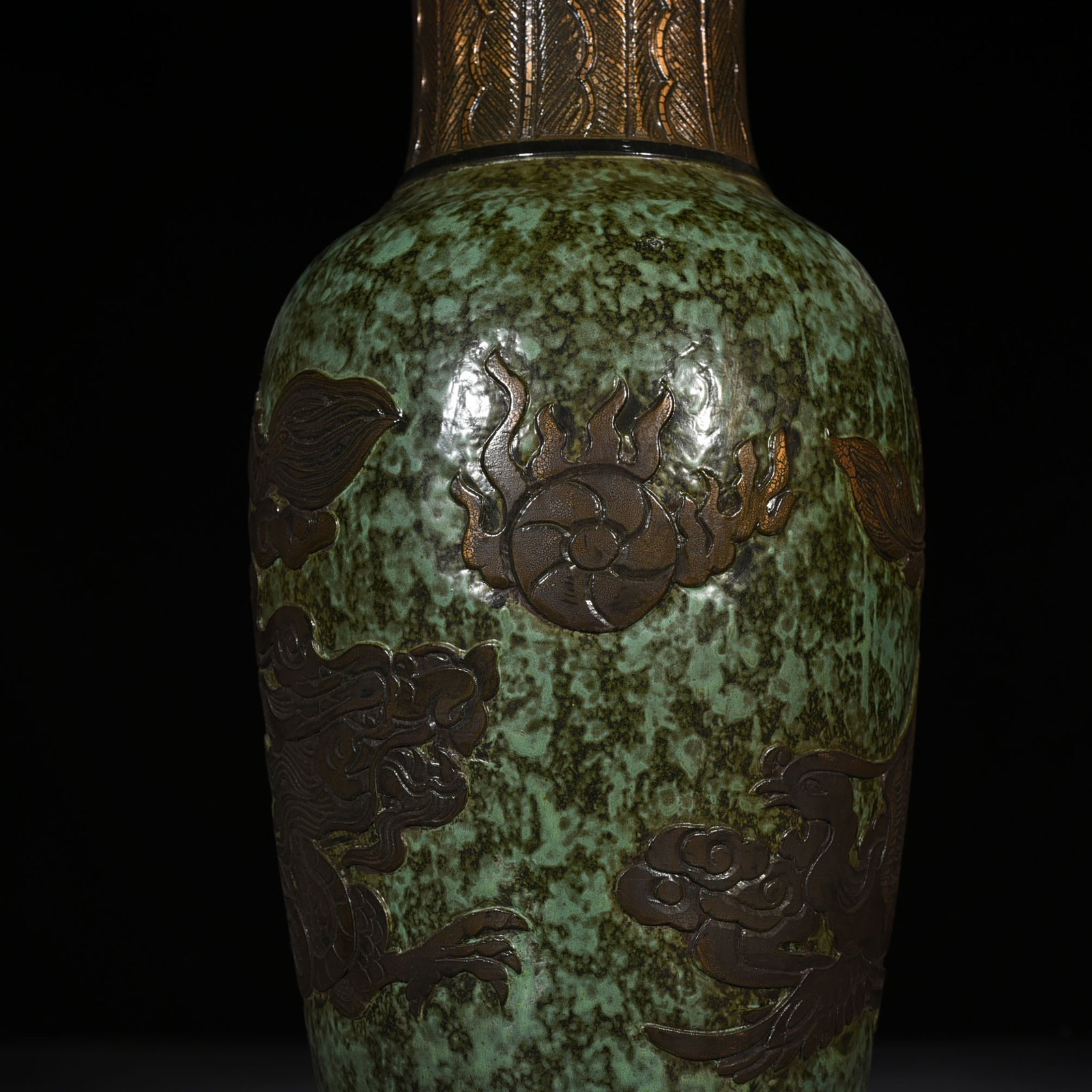 Qing Dynasty Qianlong bronze glaze carved dragon and phoenix pattern vase