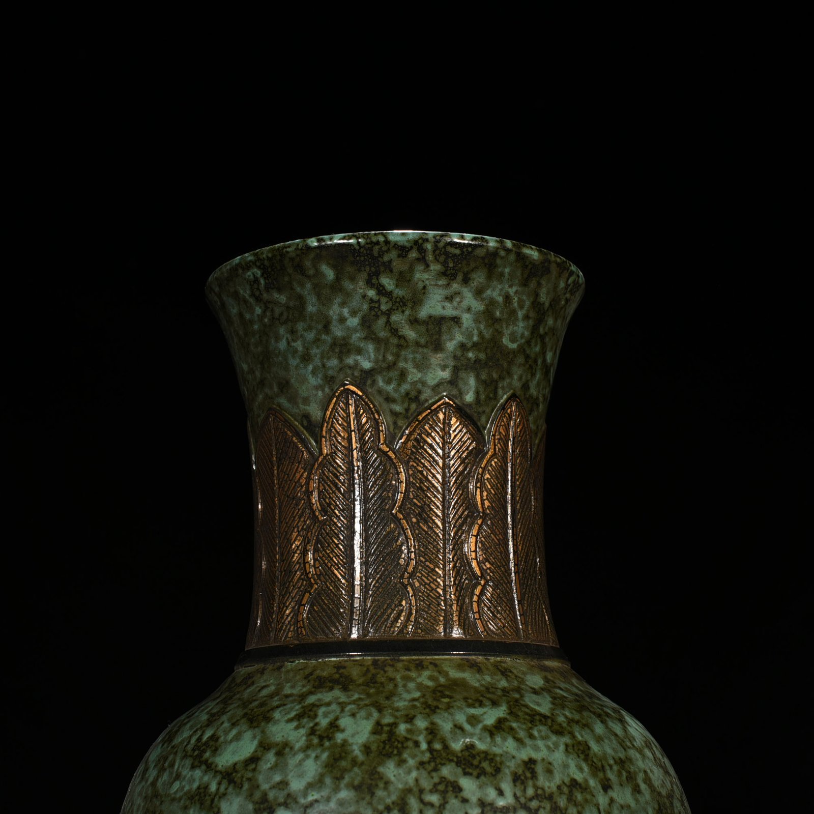 Qing Dynasty Qianlong bronze glaze carved dragon and phoenix pattern vase