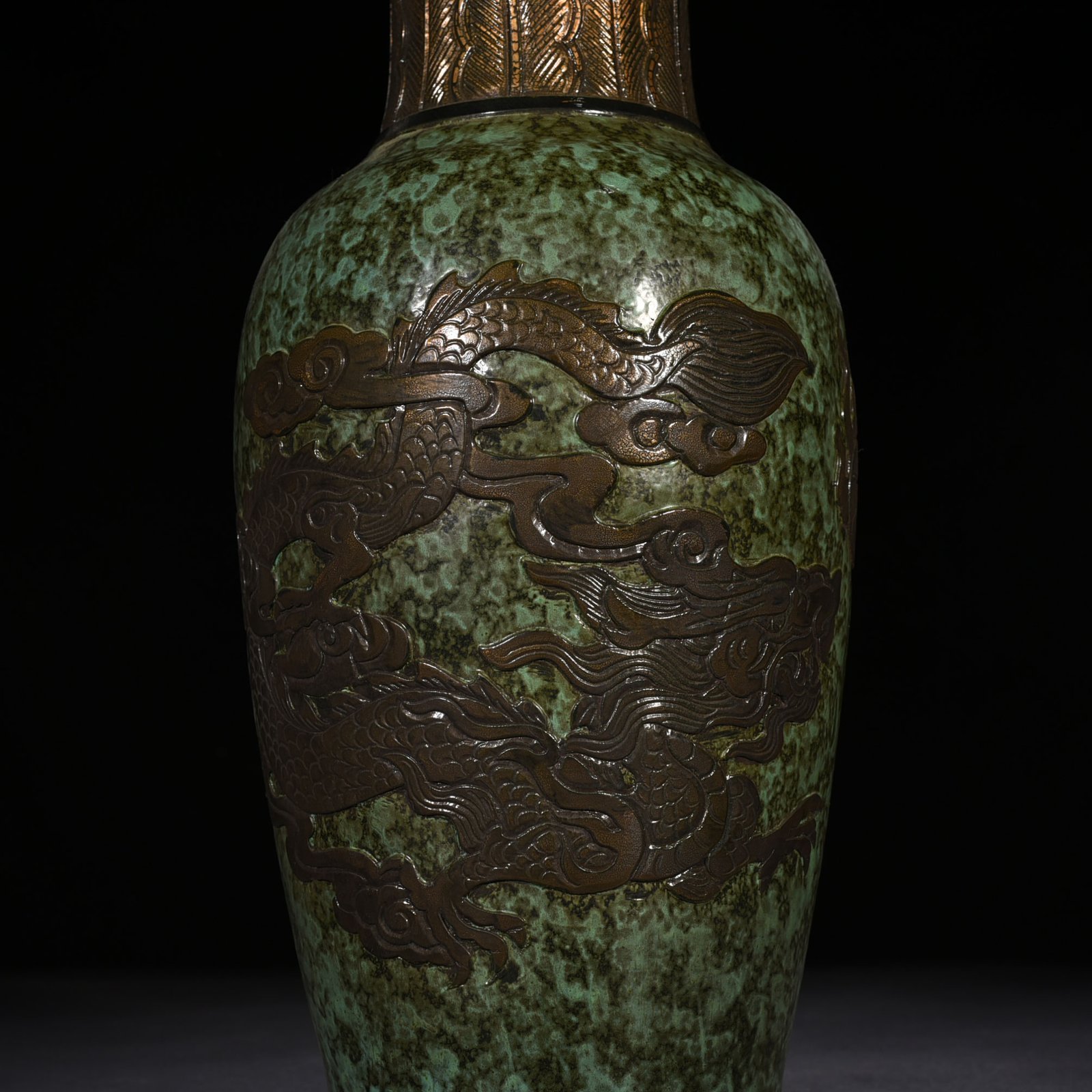 Qing Dynasty Qianlong bronze glaze carved dragon and phoenix pattern vase