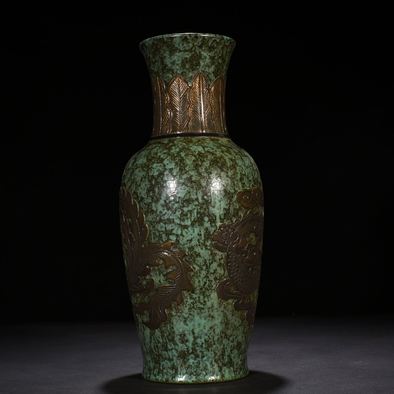 Qing Dynasty Qianlong bronze glaze carved dragon and phoenix pattern vase