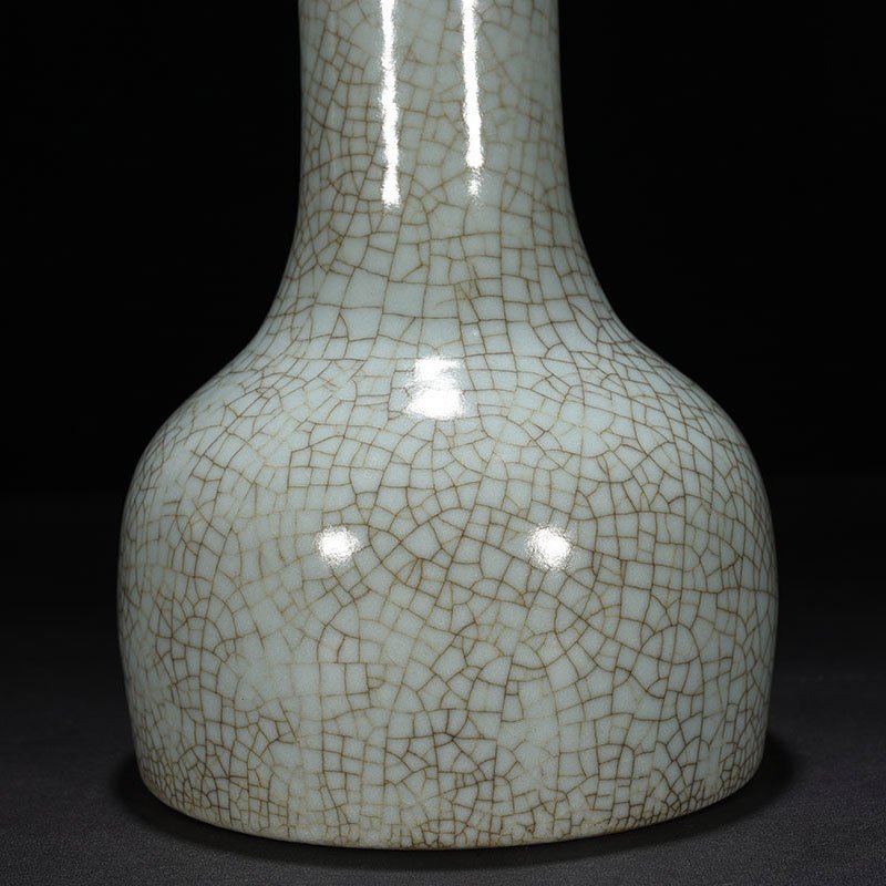 Qing Dynasty Qianlong Ge Kiln Rattle Vase Rattle Zun