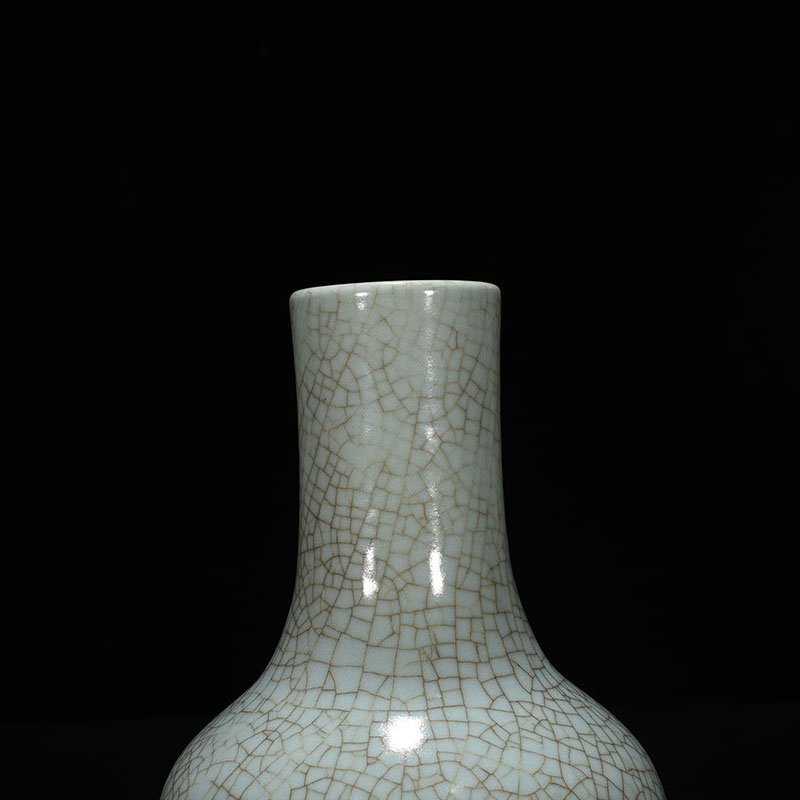 Qing Dynasty Qianlong Ge Kiln Rattle Vase Rattle Zun